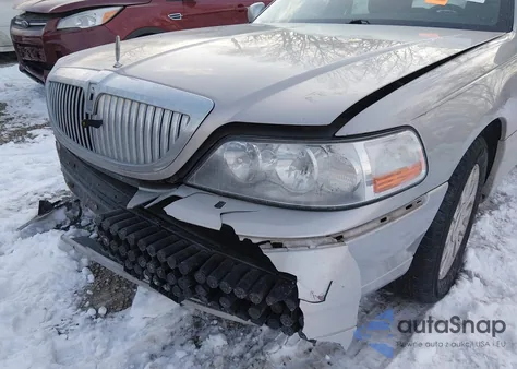 2006 Lincoln Town Car Signature из США, поврежденный, VIN 1LNHM81W96Y608372